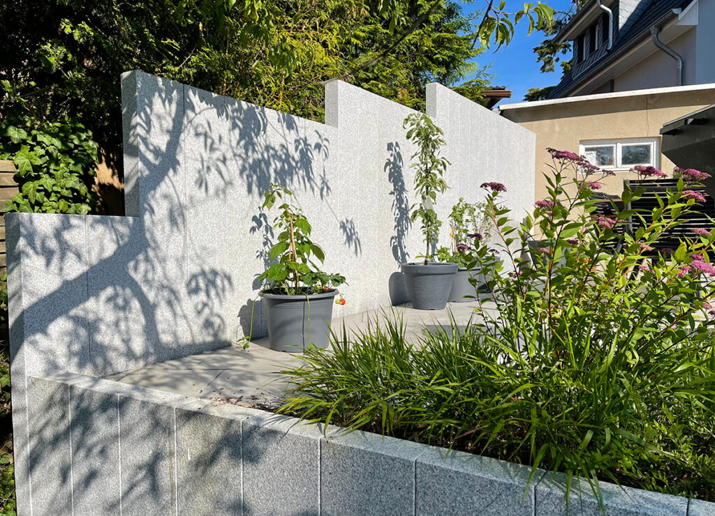 Naturstein mit Grün